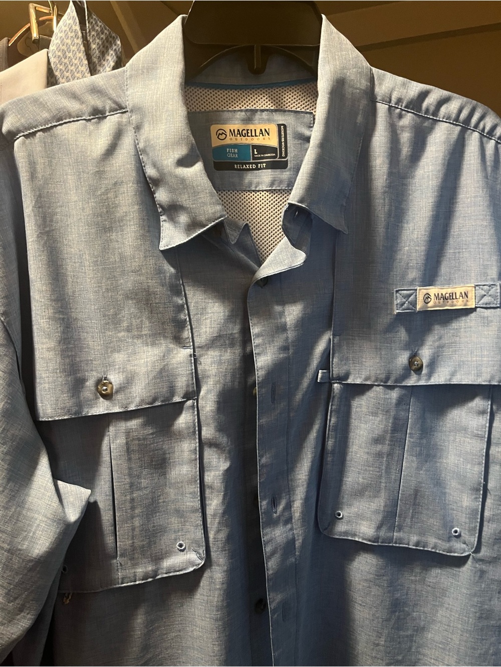 Magellan Outdoors Men's solid L Light Blue Relaxed-Fit Fishing Shirt